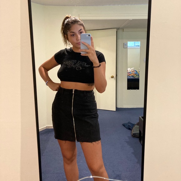 Black jeans skirt with zipper - worn once - Picture 1 of 2